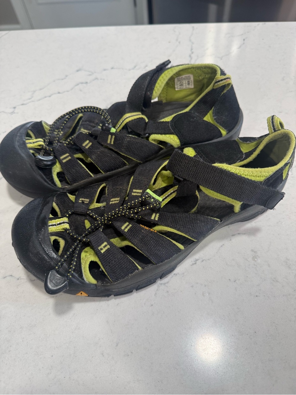 KEEN Black & Lime Green Hiking Sandals Men’s Est 7–7.5 Outdoor Close Toe Shoes